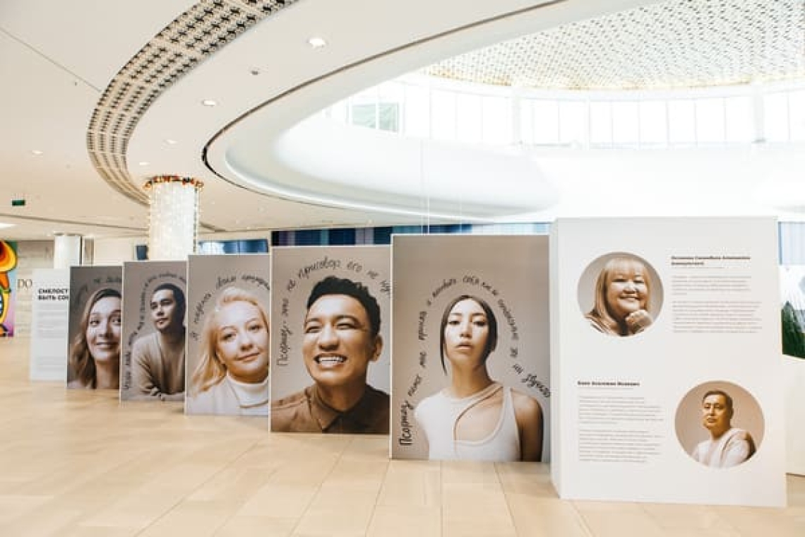 В Нур-Султане и Алматы стартовала фотовыставка «Смелость быть собой» в поддержку людей с псориазом