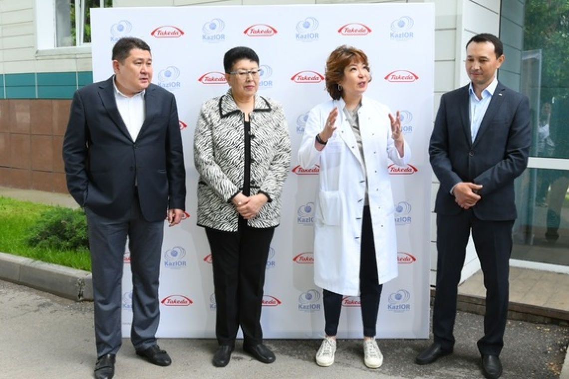 Компания Takeda посадила деревья сакуры на территории института онкологии в Алматы