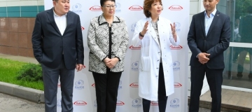 Компания Takeda посадила деревья сакуры на территории института онкологии в Алматы